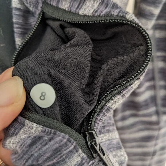 Lululemon stride hooded jacket size 8 @K1 - Picture 6 of 9